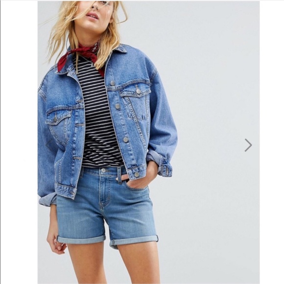 Levi's Pants - EUC Levi’s Shorts with Cuffed Hem.